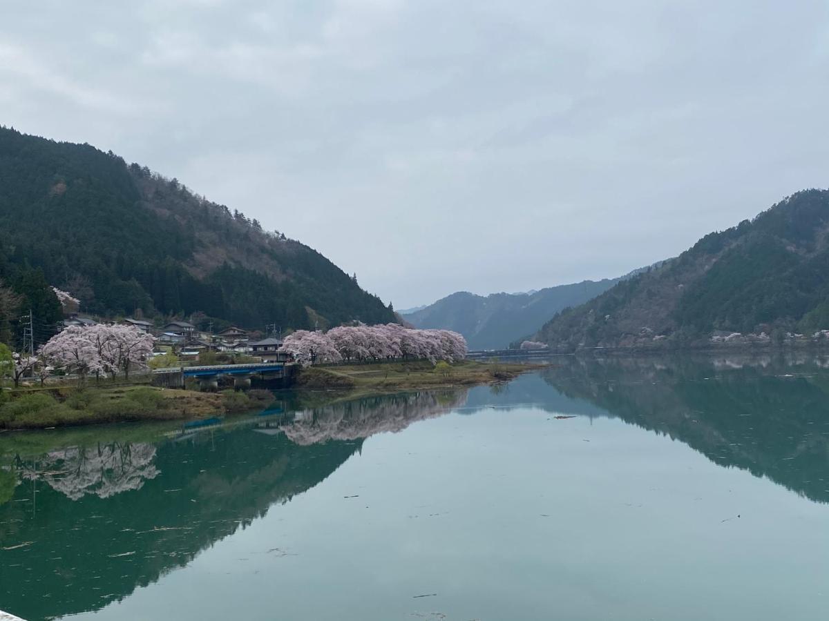 花緑里-hanamidori-乙原のやど 岐阜下呂温泉郡上飛騨金山湖畔リゾート Holiday home *